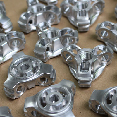 ชิ้นส่วนเครื่องจักรกลอลูมิเนียม CNC กลึงอโนไดซ์พื้นผิวเสร็จสิ้น OEM