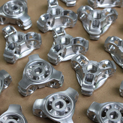 ชิ้นส่วนอลูมิเนียม CNC ความอดทน 0.01 มม. กลึง CNC ได้รับการรับรองมาตรฐาน ISO9001