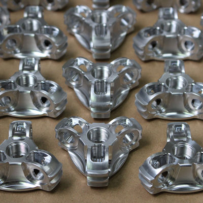 ชิ้นส่วนอลูมิเนียม CNC ความอดทน 0.01 มม. กลึง CNC ได้รับการรับรองมาตรฐาน ISO9001