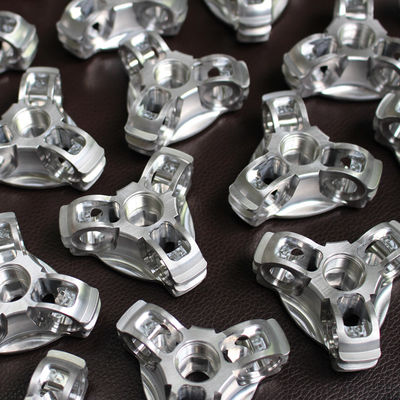 ชิ้นส่วนอลูมิเนียมกลึง CNC ความแม่นยำสูงในอุตสาหกรรมการผลิตต้นแบบอย่างรวดเร็วในปริมาณน้อย