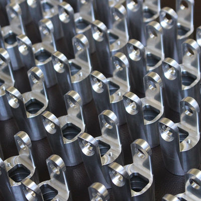 ชิ้นส่วนอลูมิเนียม CNC แบบกำหนดเองที่มีความแม่นยำสูง Beadblasting Silkscreening Surface Finish