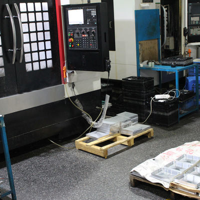 การแตะอโนไดซ์ CNC การกัดชิ้นส่วนโลหะวัสดุอลูมิเนียมการสร้างต้นแบบอย่างรวดเร็ว