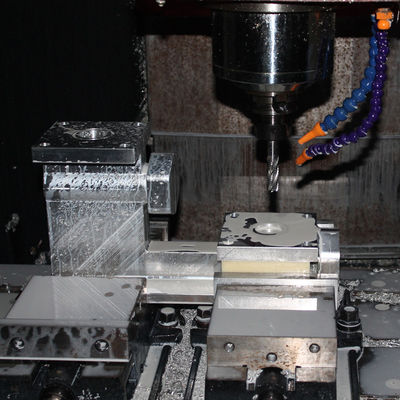 ส่วนประกอบ CNC ที่มีความแม่นยำแบบกำหนดเอง การลบคมต้นแบบ CNC อลูมิเนียมอโนไดซ์