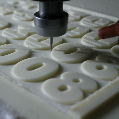 ชิ้นส่วนต้นแบบการกัด CNC อย่างรวดเร็วพร้อมตัวเลือกวัสดุพลาสติก ABS กว้าง