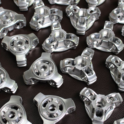 การพิมพ์ 3 มิติชิ้นส่วน CNC ความเร็วสูงการตรวจสอบ 100% เป็นต้น